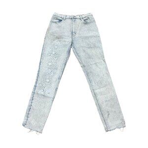 Vintage Women’s Daily Jeans Floral Embroidered Light Wash Denim 29x28 (1990s)